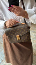 Lade das Bild in den Galerie-Viewer, LOUIS VUITTON MÉTIS
