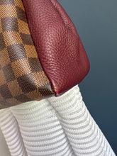 Lade das Bild in den Galerie-Viewer, LOUIS VUITTON BRITTANY
