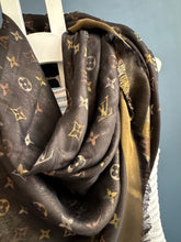 Lade das Bild in den Galerie-Viewer, LOUIS VUITTON RAYURES TUCH
