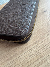 Lade das Bild in den Galerie-Viewer, LOUIS VUITTON ZIPPY EMPREINTE

