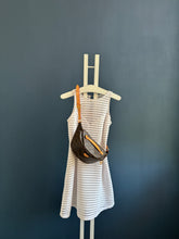 Lade das Bild in den Galerie-Viewer, LOUIS VUITTON BUMBAG
