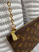 Lade das Bild in den Galerie-Viewer, LOUIS VUITTON CLUTCH
