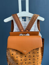 Lade das Bild in den Galerie-Viewer, MCM DIAMOND RUCKSACK
