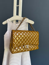 Lade das Bild in den Galerie-Viewer, CHANEL MAXI DOUBLE FLAP
