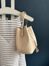 Lade das Bild in den Galerie-Viewer, LOUIS VUITTON NÉONOÉ BB EPI
