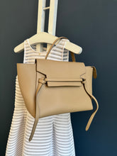 Lade das Bild in den Galerie-Viewer, CÉLINE BELT MEDIUM
