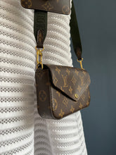 Lade das Bild in den Galerie-Viewer, LOUIS VUITTON STREP &amp; GO
