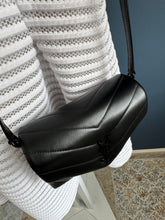 Lade das Bild in den Galerie-Viewer, YSL LOULOU TOY
