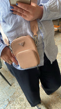 Lade das Bild in den Galerie-Viewer, PRADA CROSSBODY BAG
