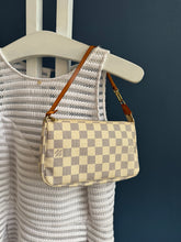 Lade das Bild in den Galerie-Viewer, LOUIS VUITTON POCHETTE ACCESSOIRES

