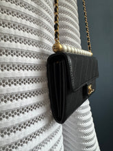 Lade das Bild in den Galerie-Viewer, CHANEL WOC MIT PERLEN
