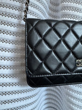 Lade das Bild in den Galerie-Viewer, CHANEL WOC
