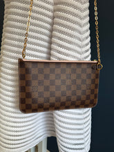 Lade das Bild in den Galerie-Viewer, LOUIS VUITTON CLUTCH
