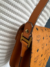 Lade das Bild in den Galerie-Viewer, MCM PATRICIA BAG
