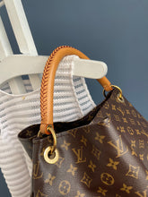 Lade das Bild in den Galerie-Viewer, LOUIS VUITTON ARTSY GM
