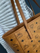 Lade das Bild in den Galerie-Viewer, MCM TONI SHOPPER
