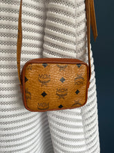 Lade das Bild in den Galerie-Viewer, MCM VINTAGE MINI CROSSBODY
