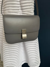 Lade das Bild in den Galerie-Viewer, CÉLINE BOX
