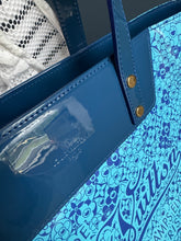 Lade das Bild in den Galerie-Viewer, LOUIS VUITTON COSMIC PM
