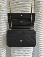 Lade das Bild in den Galerie-Viewer, CHANEL WOC
