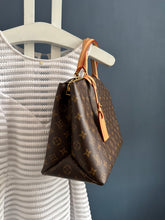 Lade das Bild in den Galerie-Viewer, LOUIS VUITTON GRAND PALAIS
