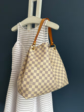 Lade das Bild in den Galerie-Viewer, LOUIS VUITTON GRACEFUL MM
