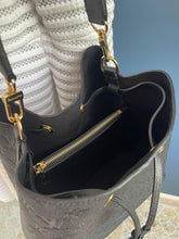 Lade das Bild in den Galerie-Viewer, LOUIS VUITTON NÉONOÉ EMPREINTE
