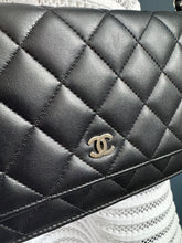 Lade das Bild in den Galerie-Viewer, CHANEL WOC
