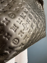 Lade das Bild in den Galerie-Viewer, LOUIS VUITTON COUSSIN HOBO MM
