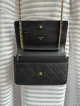 Lade das Bild in den Galerie-Viewer, CHANEL WOC
