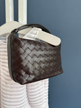 Lade das Bild in den Galerie-Viewer, BOTTEGA VENETA MINI WALLACE BAG
