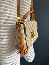 Lade das Bild in den Galerie-Viewer, LOUIS VUITTON CROISETTE
