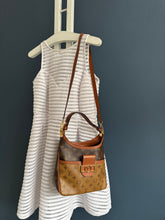 Lade das Bild in den Galerie-Viewer, LOUIS VUITTON DAUPHINE HOBO
