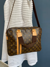 Lade das Bild in den Galerie-Viewer, LOUIS VUITTON SAC BOSPHORE
