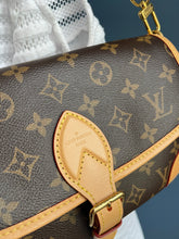 Lade das Bild in den Galerie-Viewer, LOUIS VUITTON DIANE
