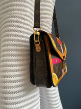 Lade das Bild in den Galerie-Viewer, LOUIS VUITTON MÉTIS SUMMER TRUNK
