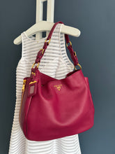 Lade das Bild in den Galerie-Viewer, PRADA VITELLO DAINO BAG
