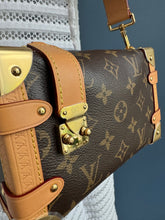Lade das Bild in den Galerie-Viewer, LOUIS VUITTON SIDE TRUNK PM
