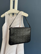 Lade das Bild in den Galerie-Viewer, MCM CLUTCH
