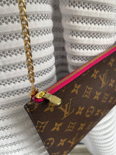 Lade das Bild in den Galerie-Viewer, LOUIS VUITTON CLUTCH
