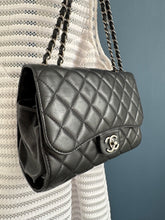 Lade das Bild in den Galerie-Viewer, CHANEL CLASSIC FLAP SMALL / BEUTEL
