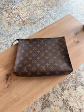 Lade das Bild in den Galerie-Viewer, LOUIS VUITTON TOILETTE 26
