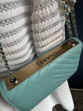 Lade das Bild in den Galerie-Viewer, CHANEL WOC
