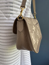 Lade das Bild in den Galerie-Viewer, LOUIS VUITTON DIANE BICOLOR EMPREINTE
