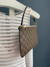 Lade das Bild in den Galerie-Viewer, LOUIS VUITTON CLUTCH
