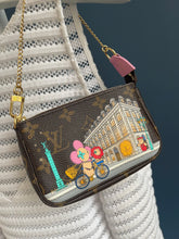 Lade das Bild in den Galerie-Viewer, LOUIS VUITTON MINI POCHETTE LIMITED EDITION
