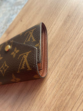 Lade das Bild in den Galerie-Viewer, LOUIS VUITTON VICTORINE GELDBÖRSE
