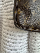 Lade das Bild in den Galerie-Viewer, LOUIS VUITTON POCHETTE ACCESSOIRES
