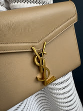 Lade das Bild in den Galerie-Viewer, YSL CASSANDRA
