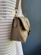 Lade das Bild in den Galerie-Viewer, LOUIS VUITTON DIANE BICOLOR EMPREINTE
